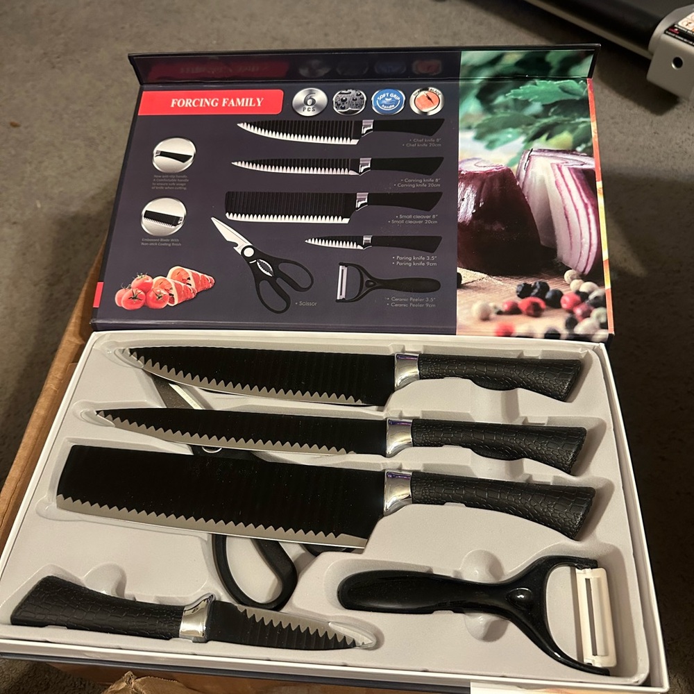 Forcing Family Knife Set with Black Handles